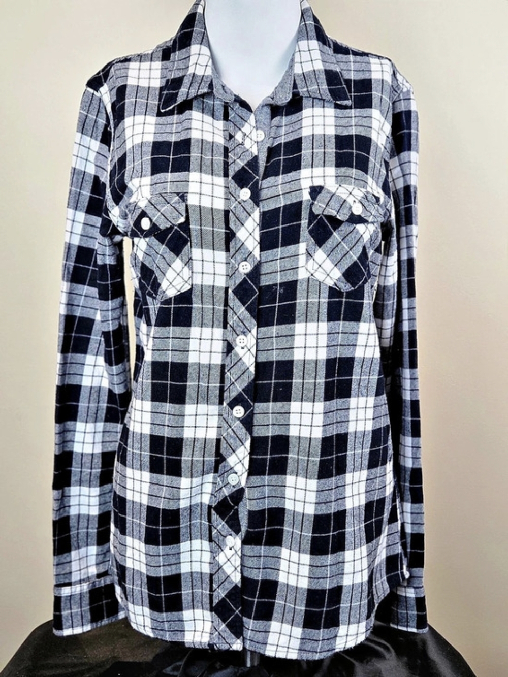 Weatherproof Vintage Plaid Button-Down Shirt in Black & White Buffalo Check Sz M